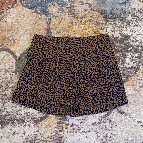NWOT Cheetah Print ANN TAYLOR LOFT Shorts, Size 0 - Picture 1 of 7